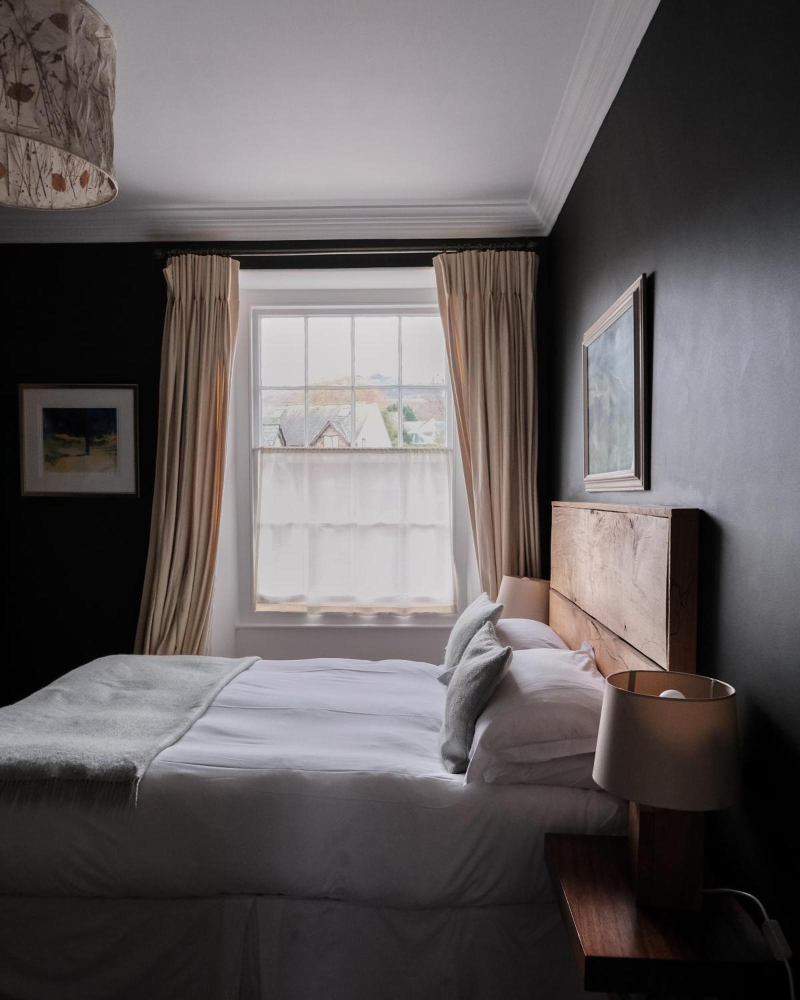 Llys Meddyg Hotell Newport  Eksteriør bilde