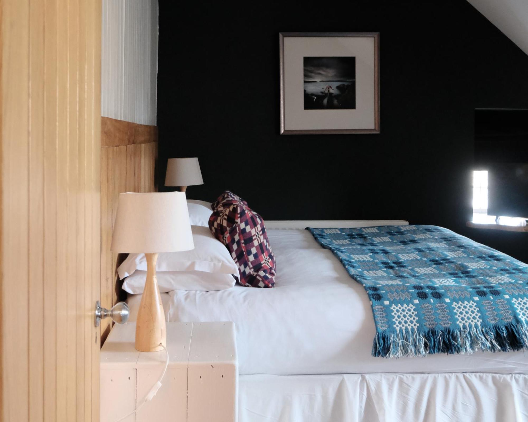 Llys Meddyg Hotell Newport  Eksteriør bilde